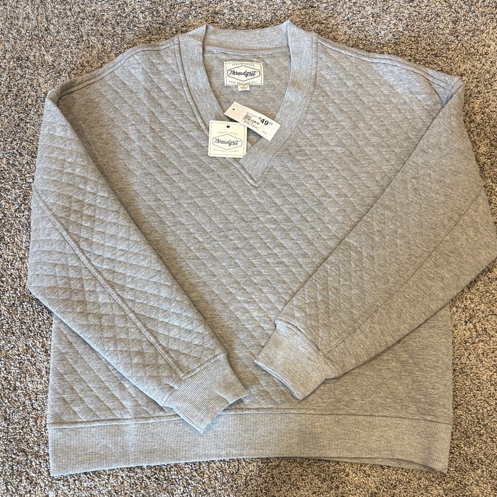 Threadgrit Quilted V-Neck Sweater - Gray